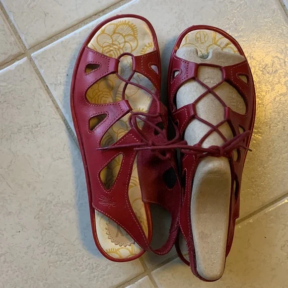 EUC FLY LONDON red sandals - Picture 3 of 6